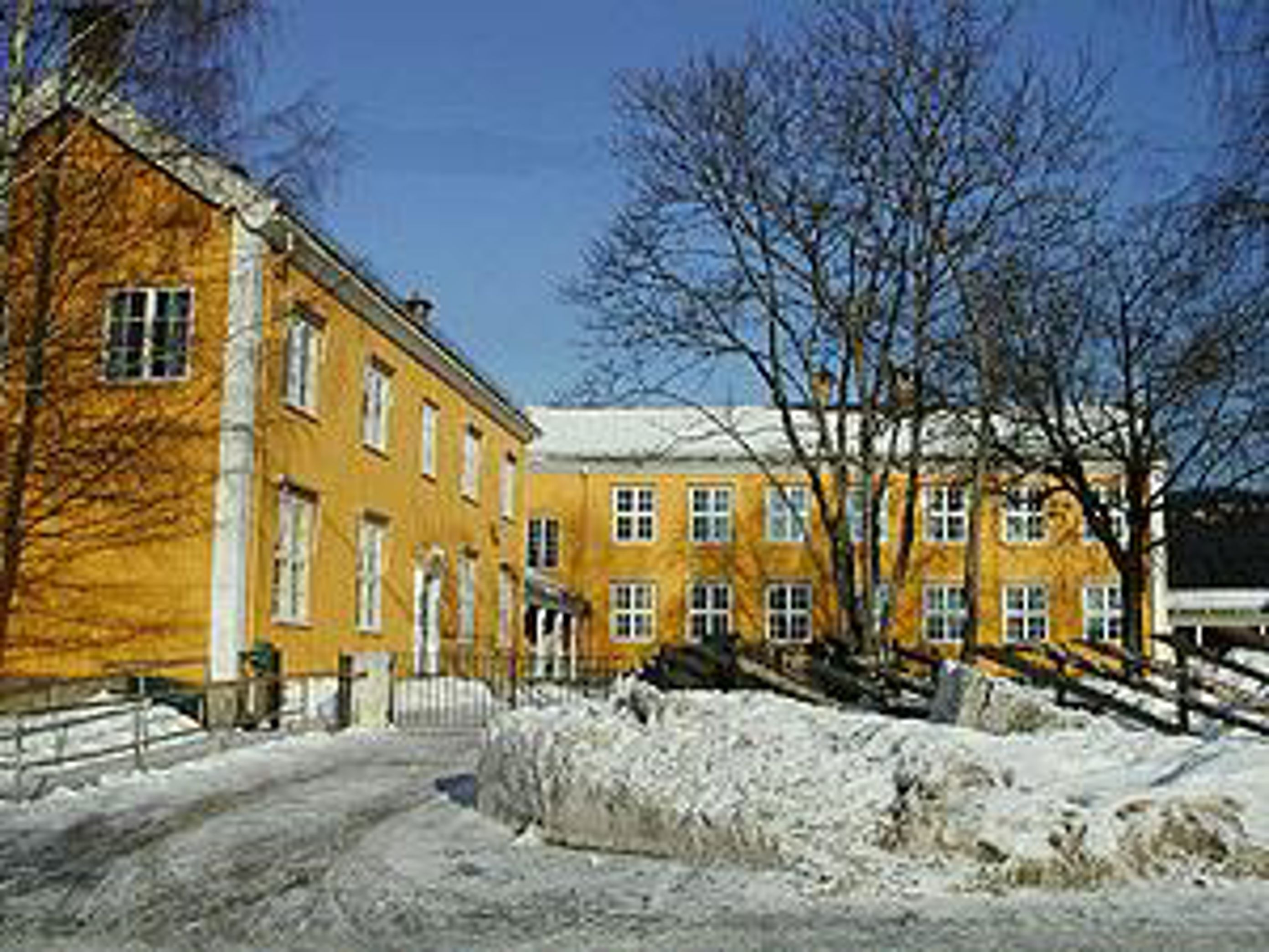 Bilde av skolen Bilde av skolen