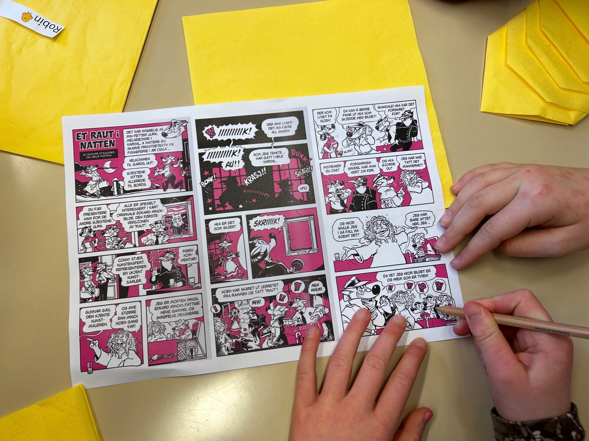 Påskelunsj i gymsalen